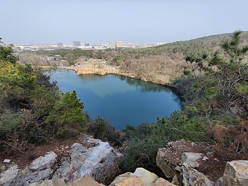 虞山北麓龙潭