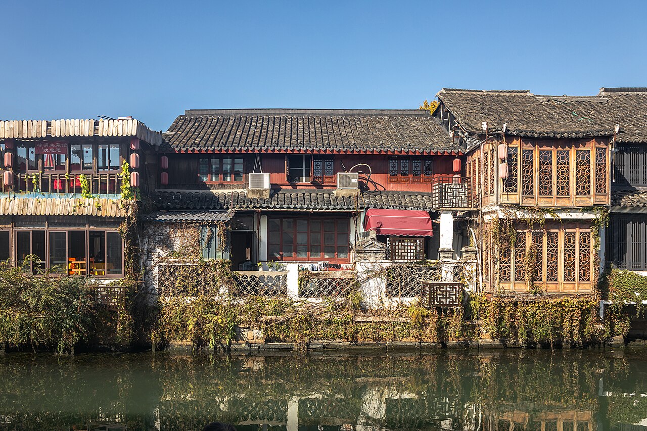 青西邻近朱家角水乡河岸