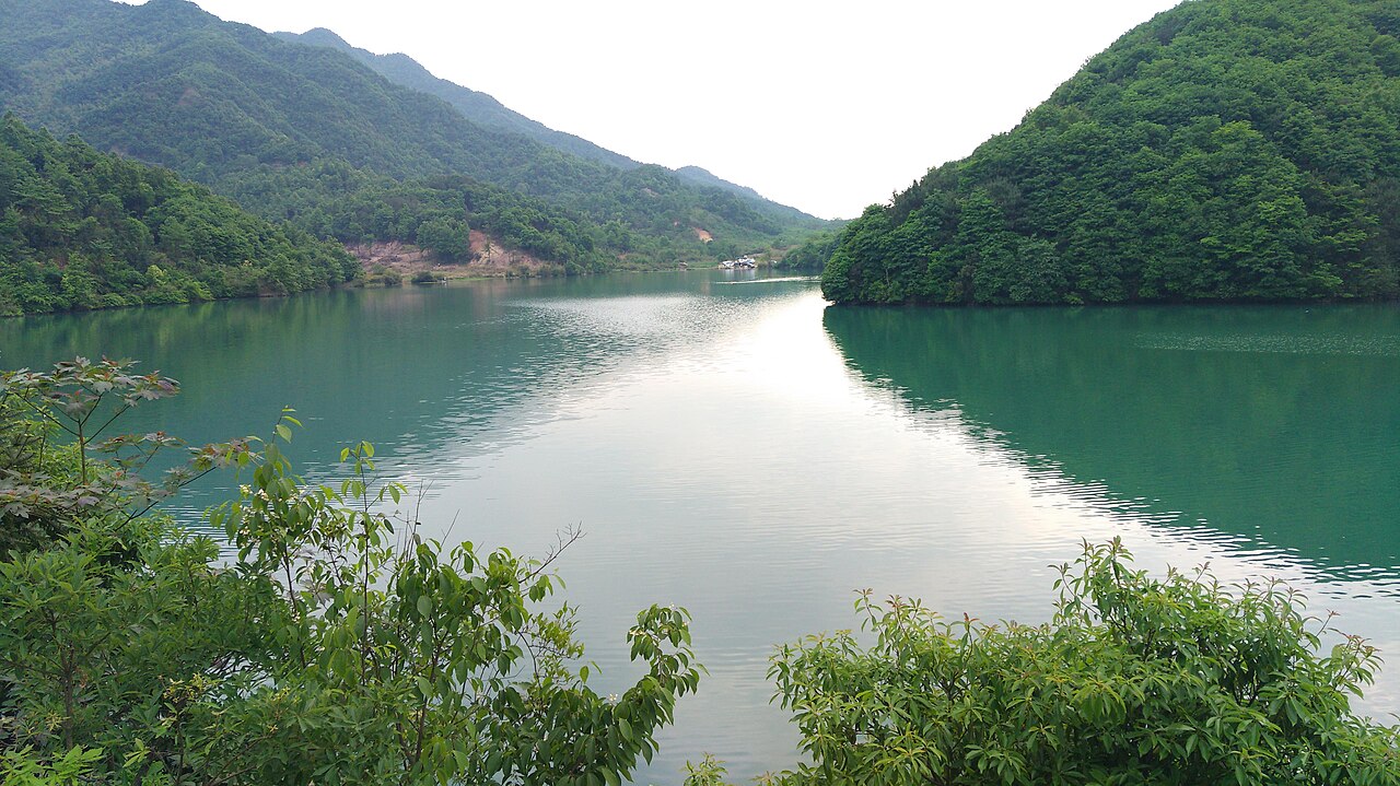 上青古道山谷水库远眺