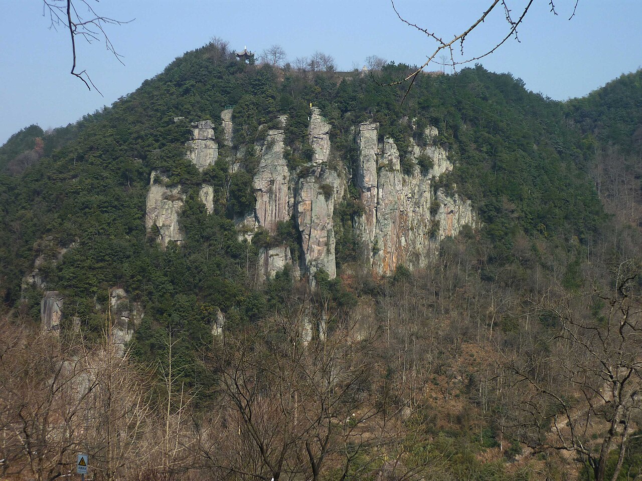 四明山丹山石壁