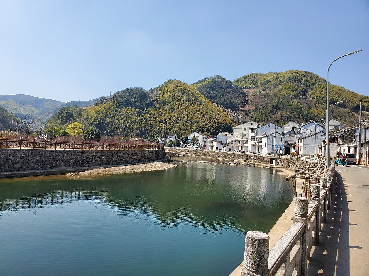 四明山邻近明溪村山塘