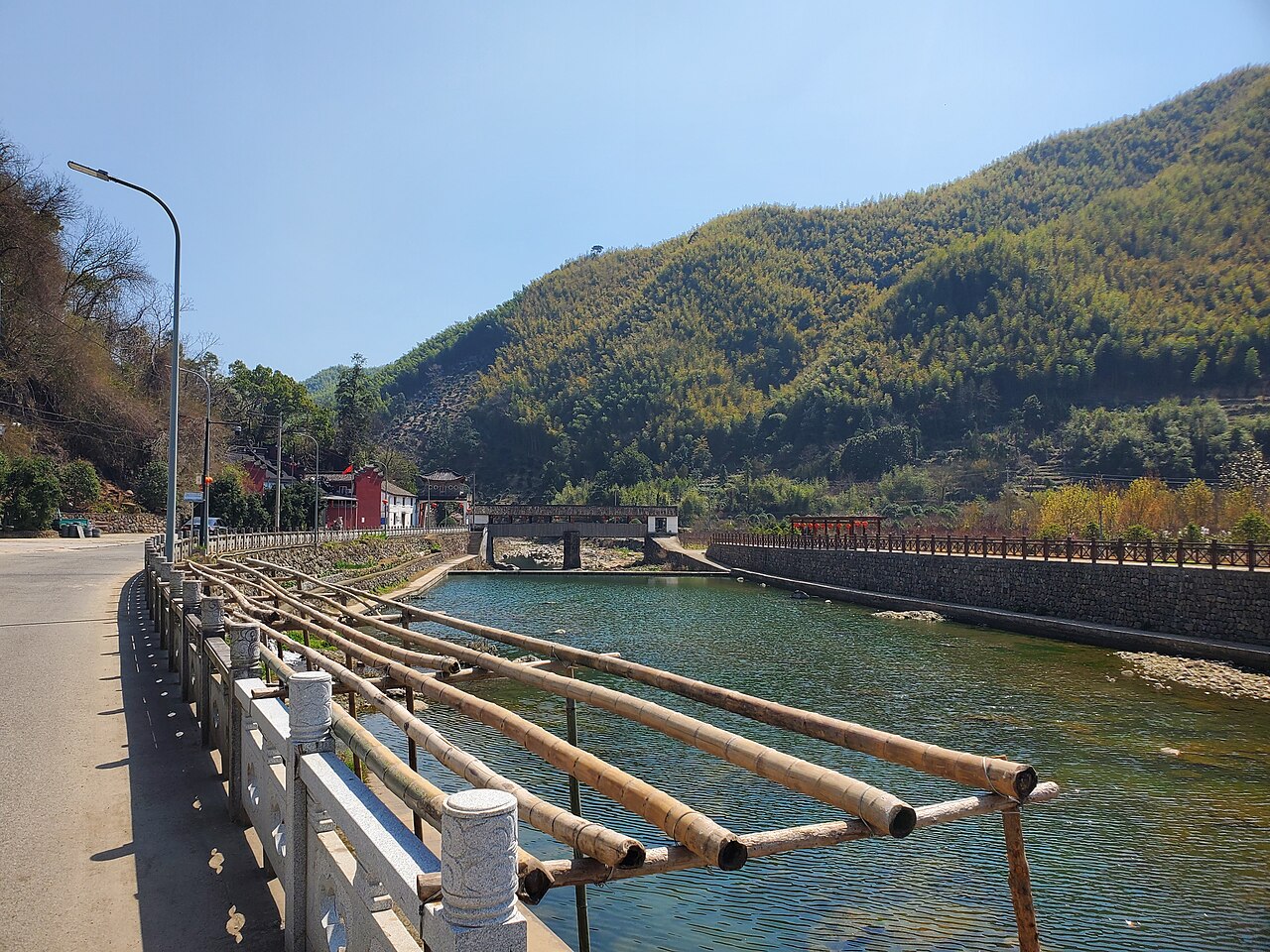 四明山邻近明溪村山水步道