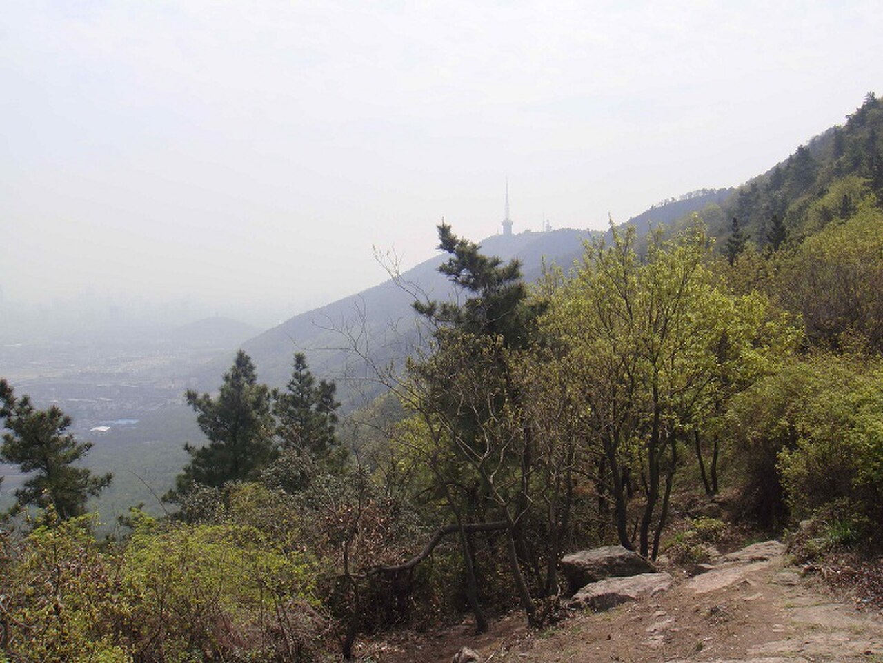 远眺惠山二茅峰