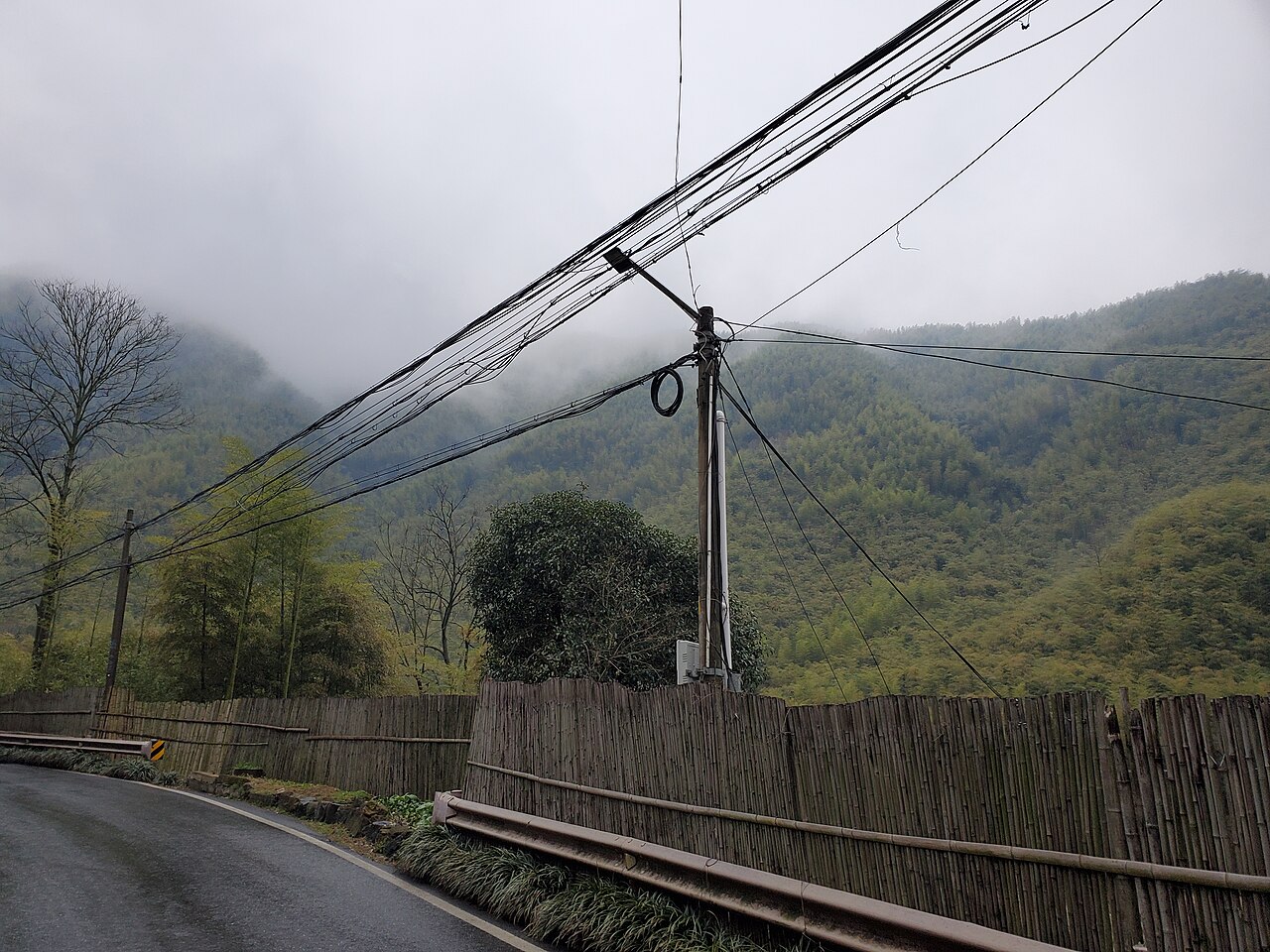 安吉罗董线沿路山景
