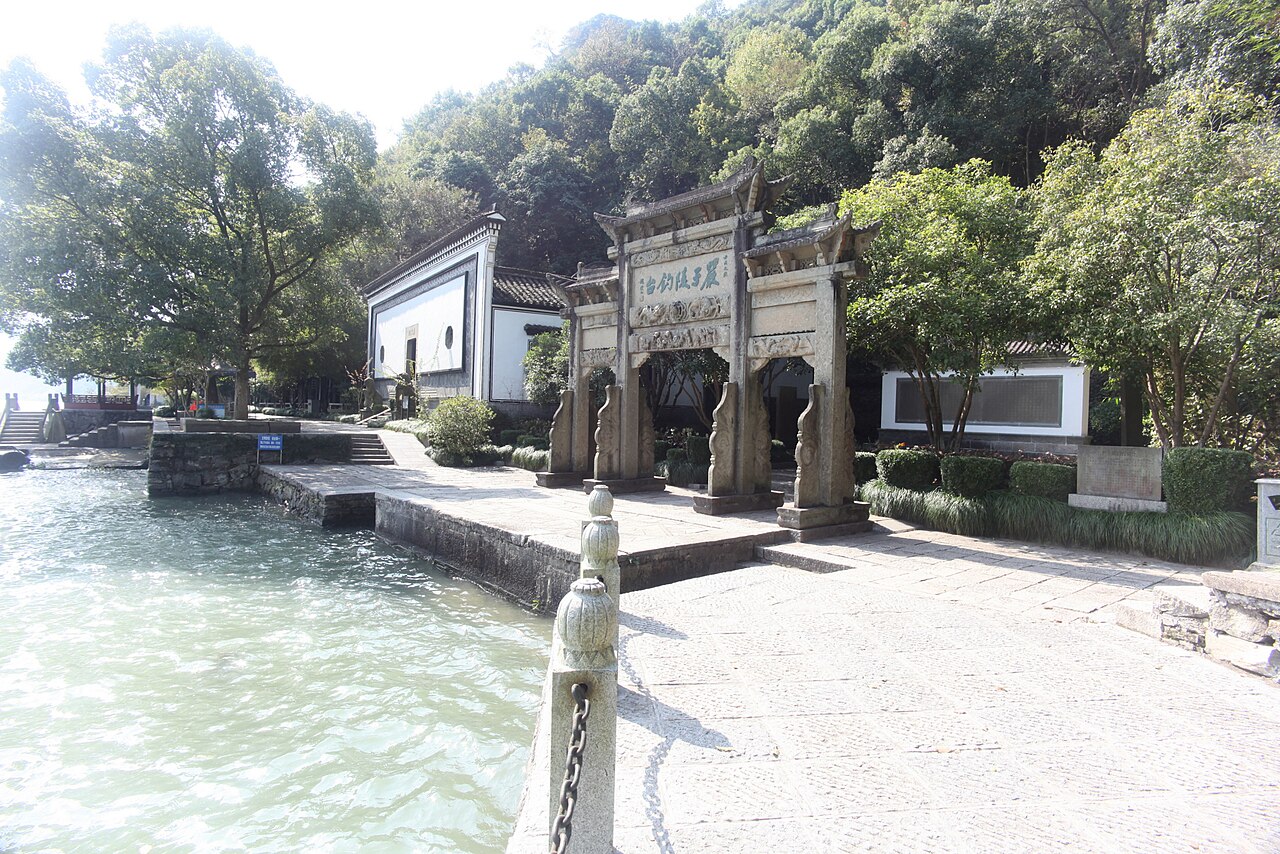 大奇山邻近严子陵钓台水岸全景