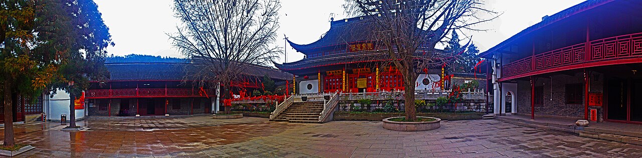 栖霞寺毗卢宝殿前院