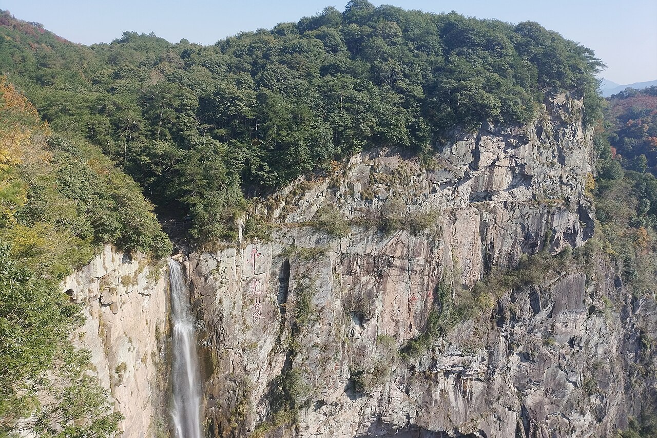 雪窦山千丈岩瀑布