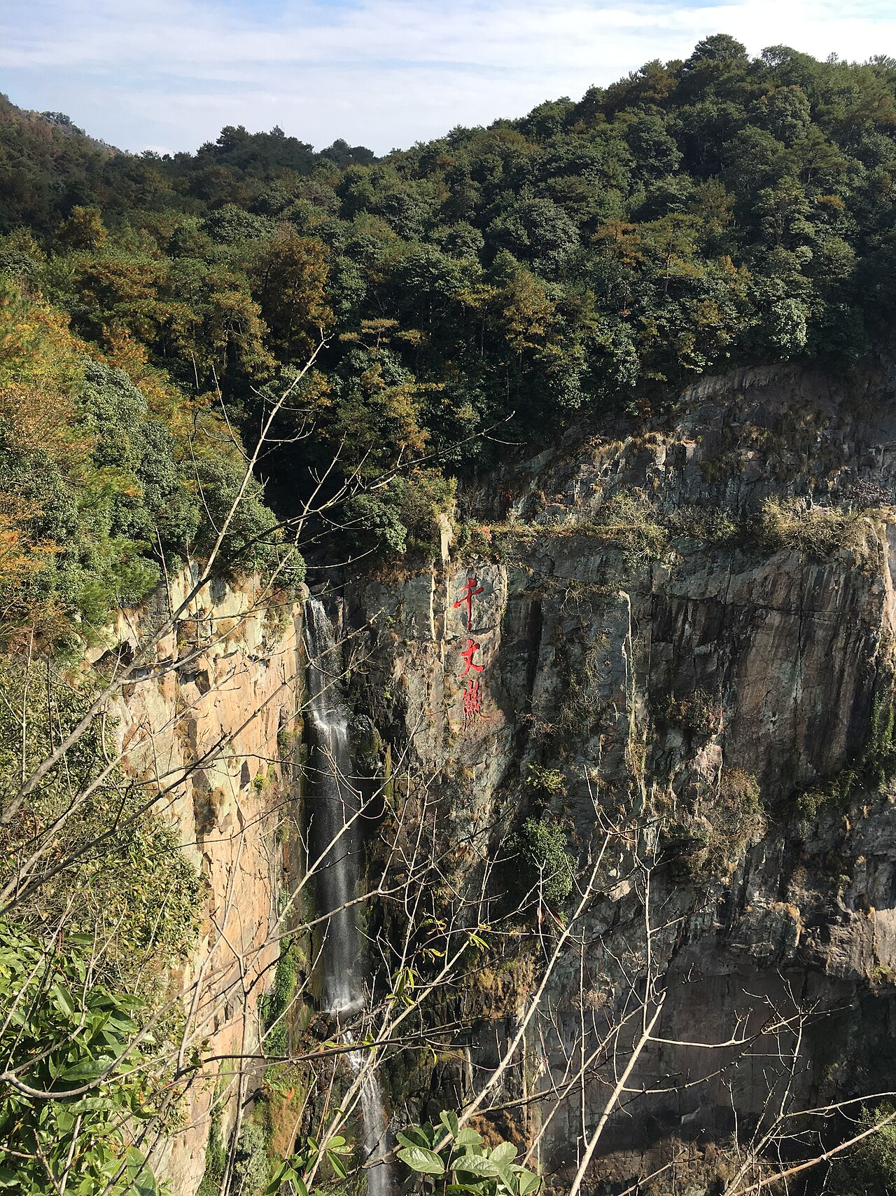 雪窦山千丈岩瀑布全景