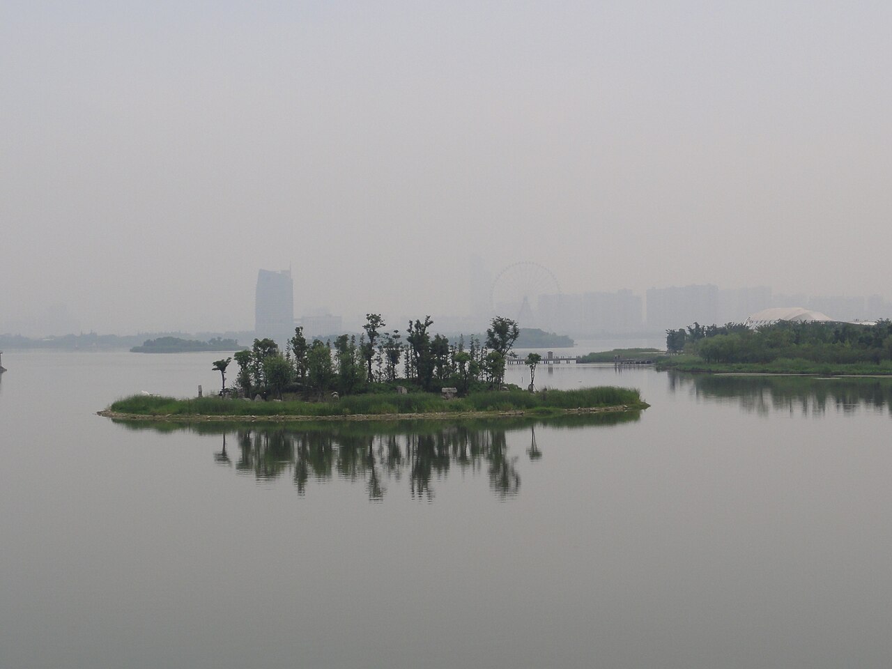 长广溪湿地公园湖面