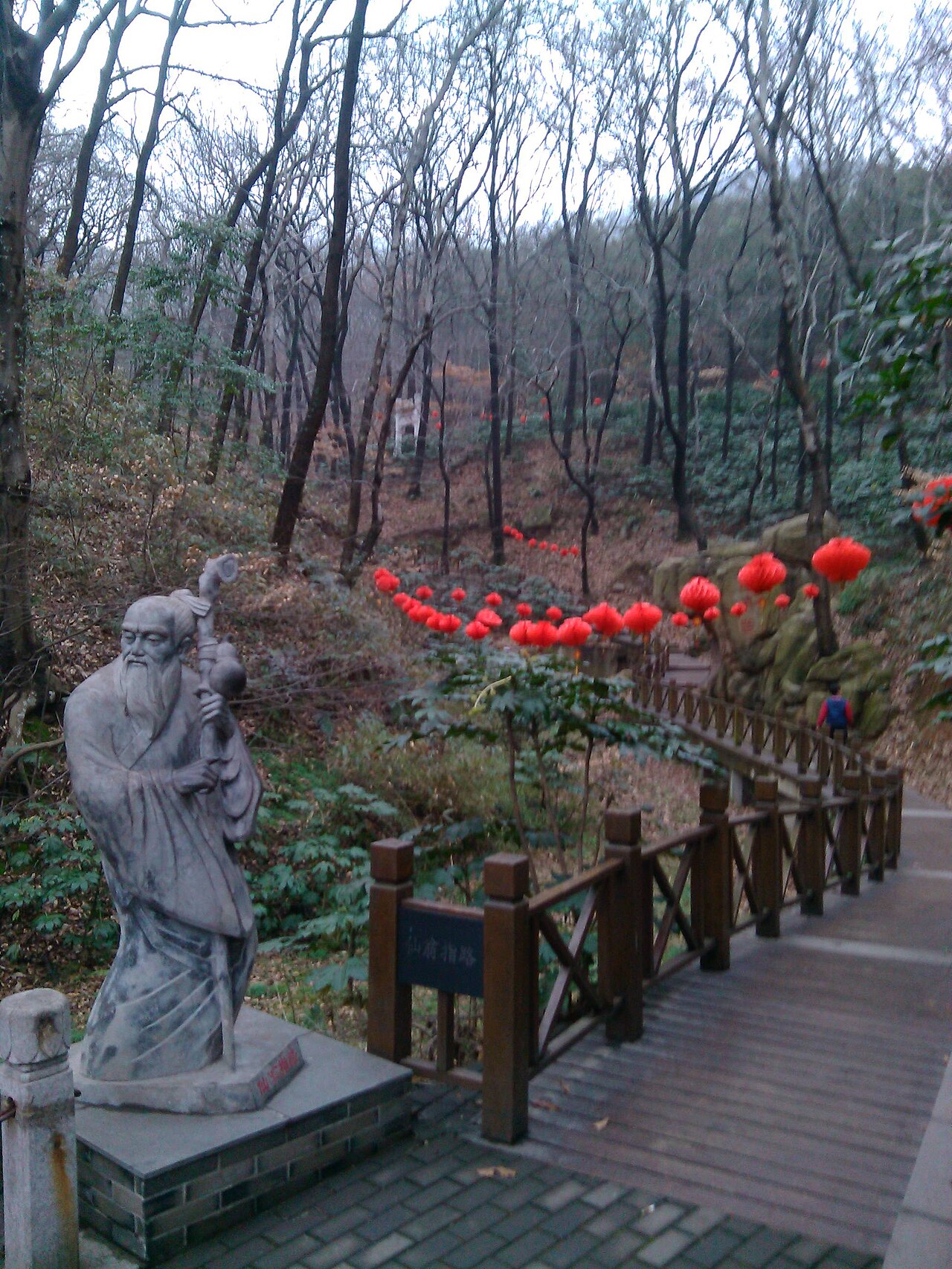 茅山林间石像步道