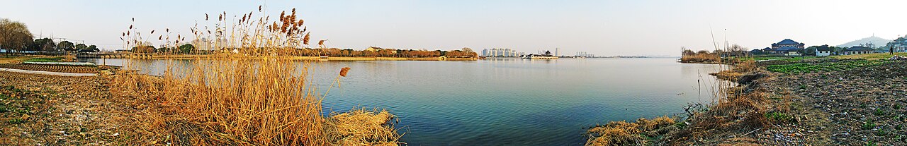 石湖岸边