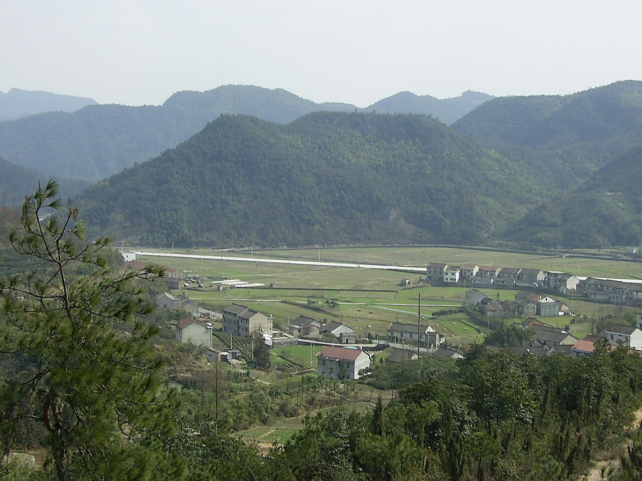 月华山周边柯桥山村全景