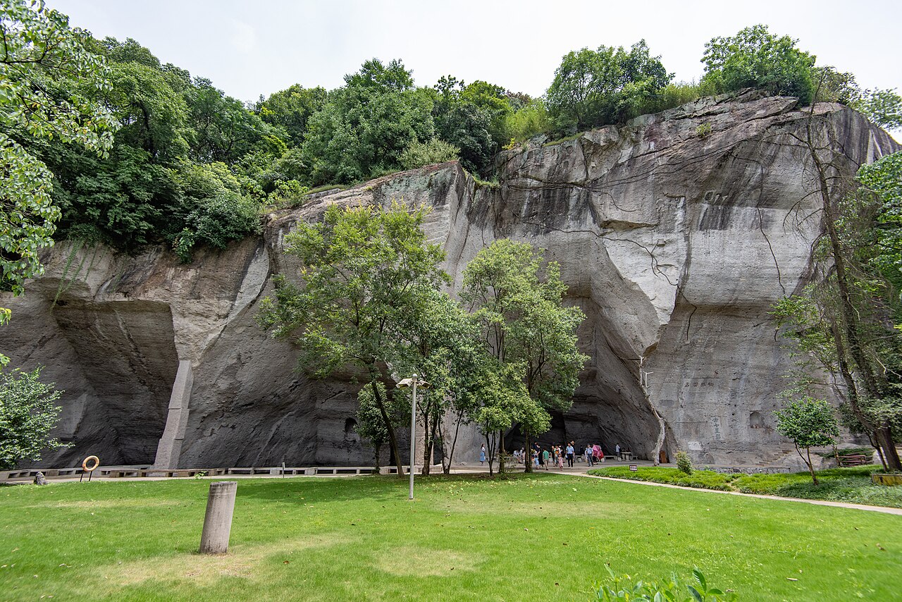 月华山所在绍兴山地柯岩石景