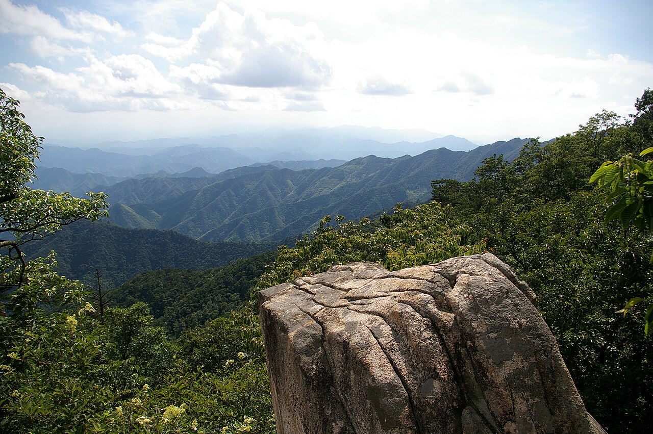 指南村所在天目山脉远眺