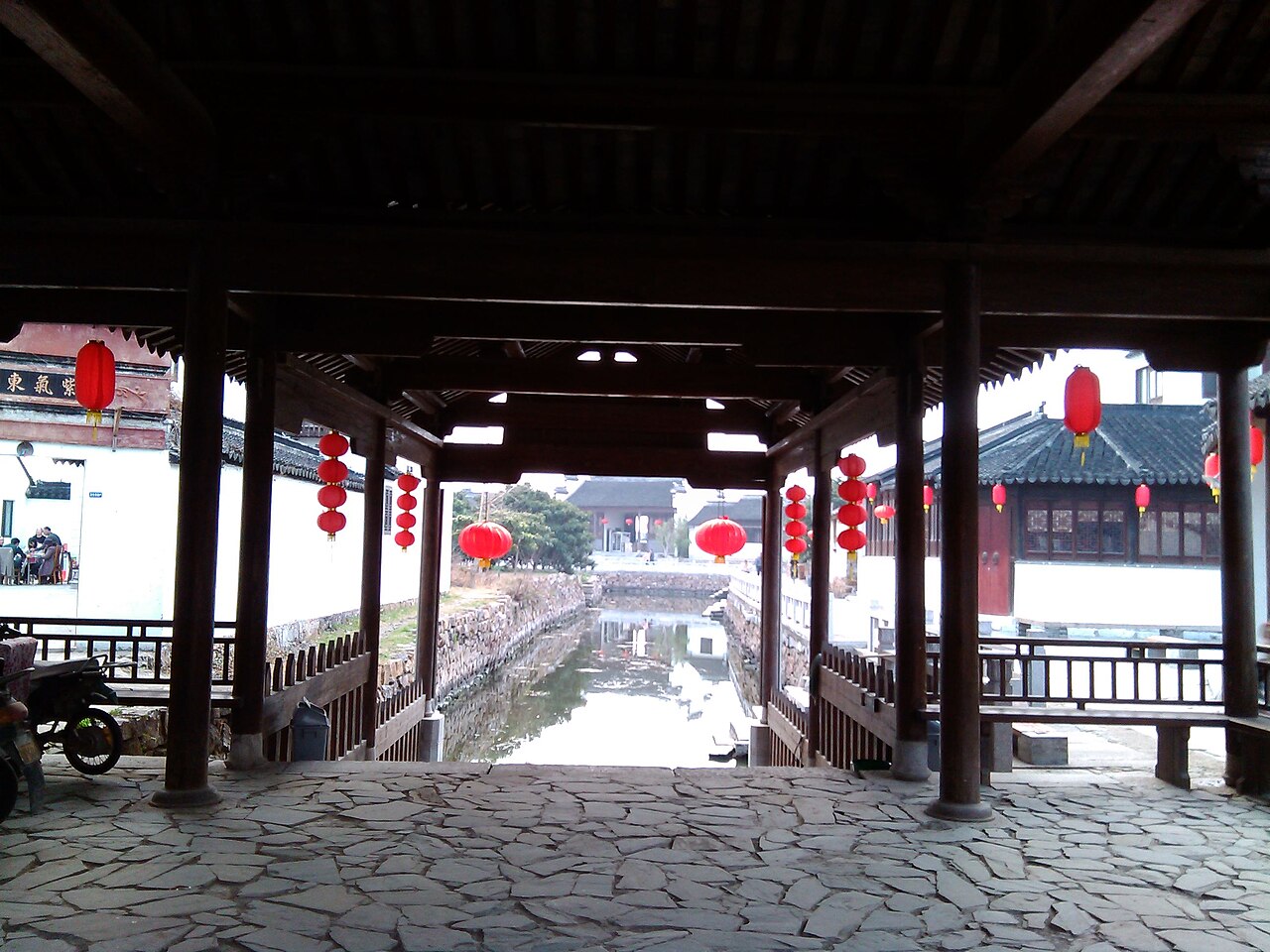 莫厘峰山麓陆巷古村亭廊