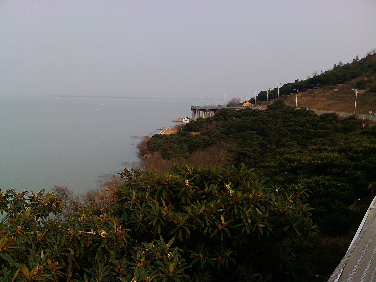 东山太湖山坡远眺