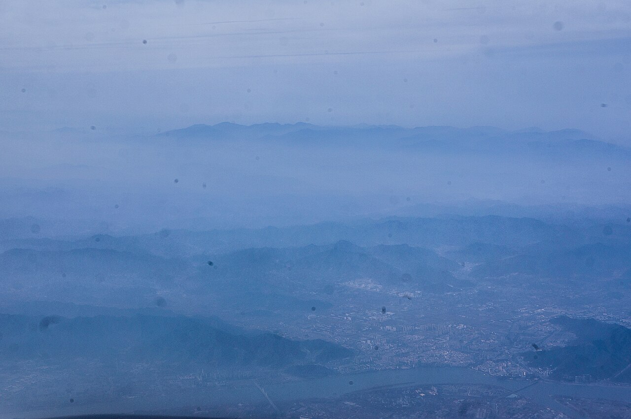 安顶山所在富阳天目山脉远眺
