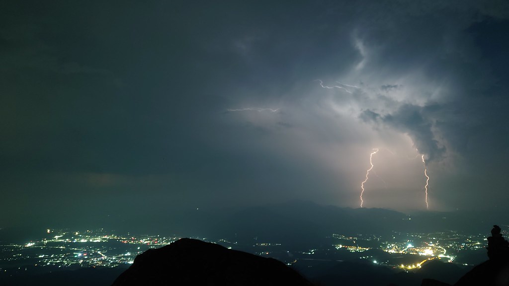 括苍山雷暴远眺