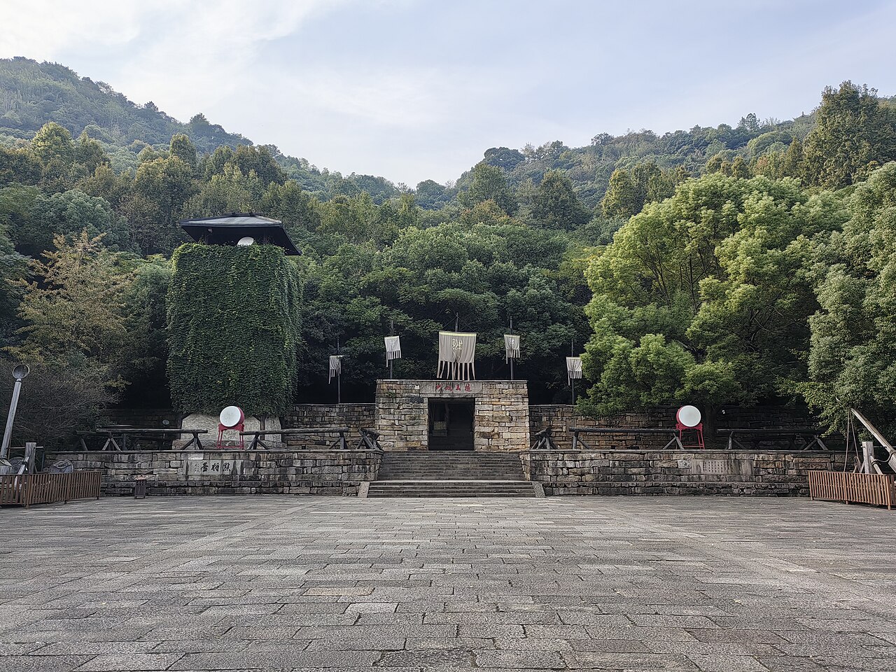 越王城山遗址山景