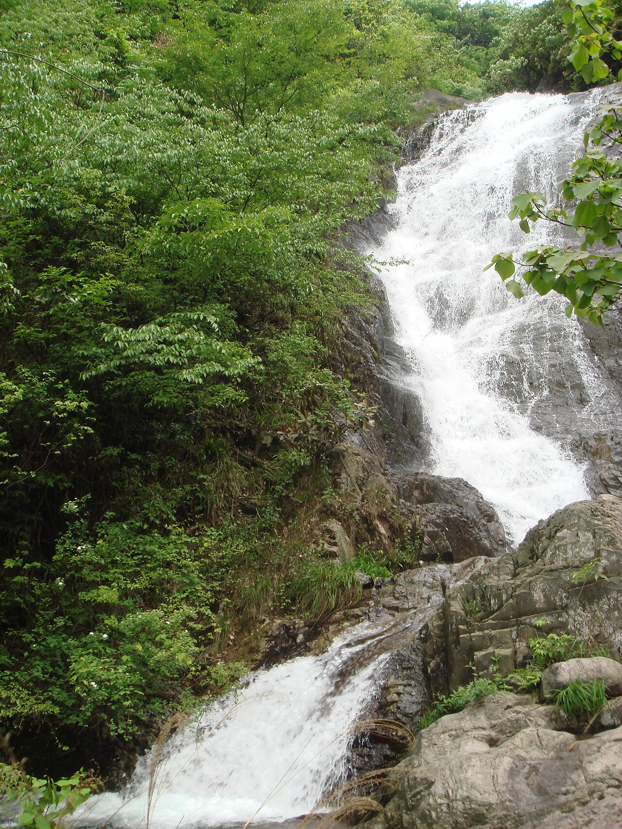 东白山瀑布景观