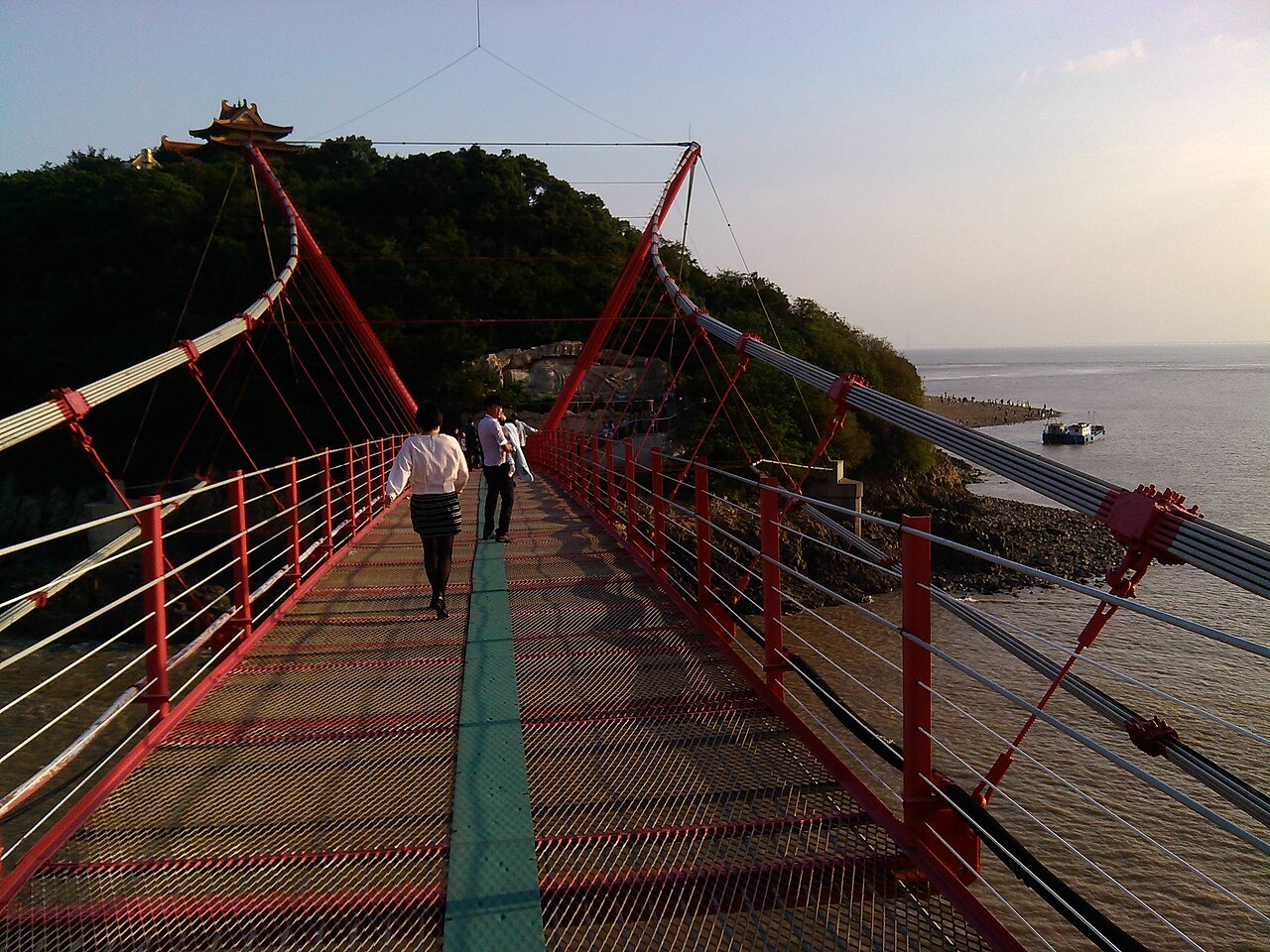 九龙山悬索桥海岸视野