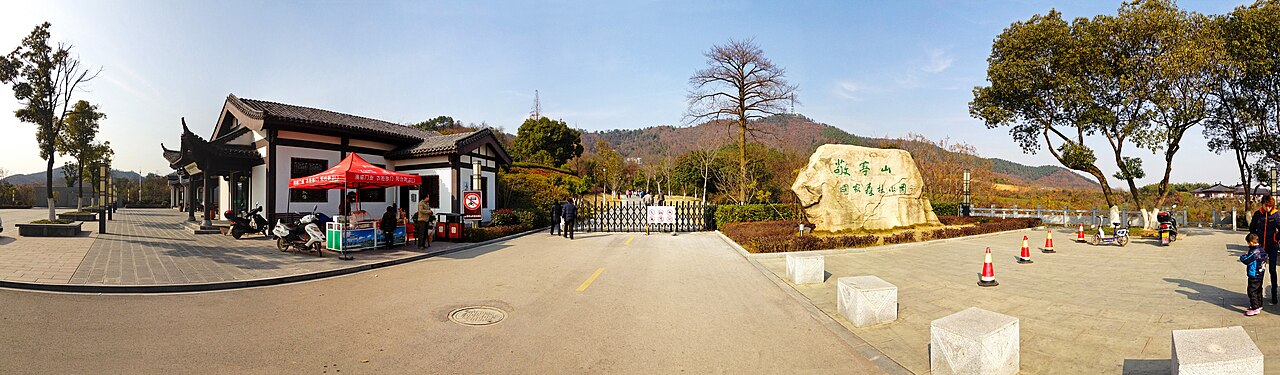 敬亭山森林公园入口全景