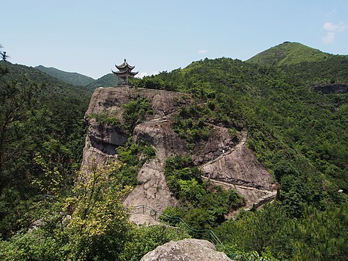 温岭南嵩岩山地亭台景观
