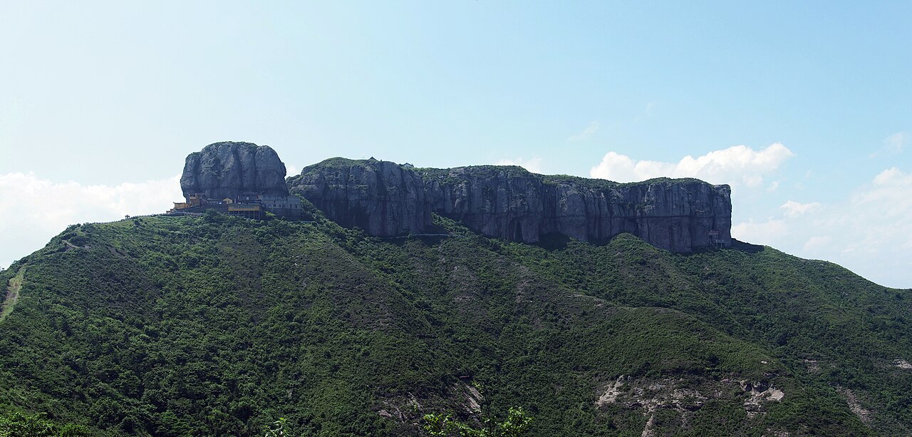方山山体全貌